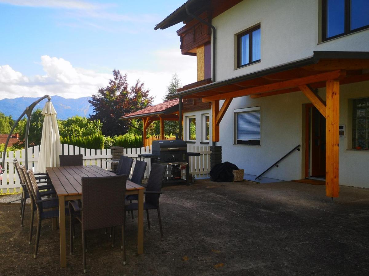 Haus Im Gruenen Apartamento Villach Exterior foto